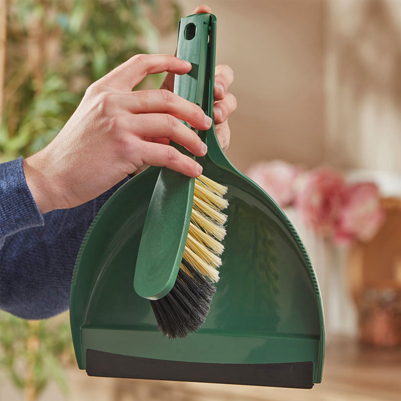Eco Dustpan Brush Set Use 1